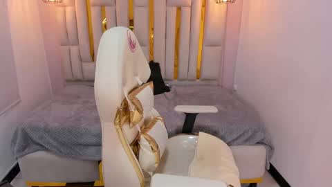 Snapshot of karla_hernandez chatting on 02.10.25 Karla online show from 02.10.25