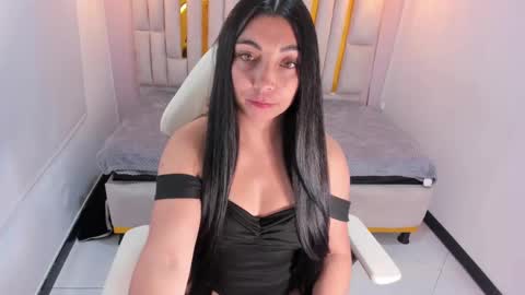 Snapshot of karla_hernandez chatting on 03.10.25 Karla online show from 03.10.25