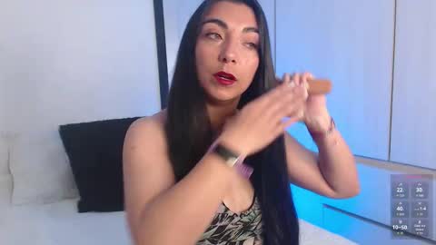 Snapshot of karla_hernandez chatting on 11.23.25 Karla online show from 11.23.25