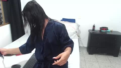 Snapshot of karla_kitten_ chatting on 10.13.25 Miss Karla online show from 10.13.25