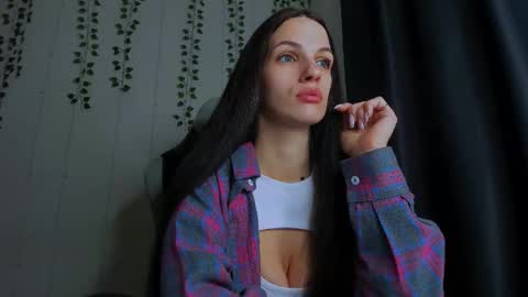 Snapshot of karla_lim chatting on 12.04.25 karla_lim online show from 12.04.25