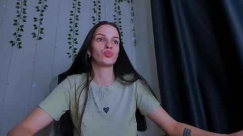 Snapshot of karla_lim chatting on 12.17.25 karla_lim online show from 12.17.25