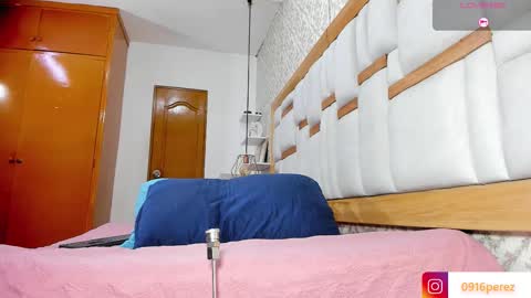 Snapshot of karla_wonderful chatting on 11.08.25 karolina online show from 11.08.25