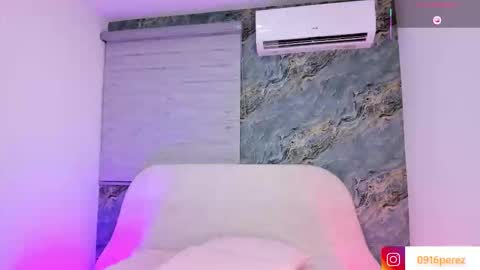 Snapshot of karla_wonderful chatting on 11.19.25 karolina online show from 11.19.25