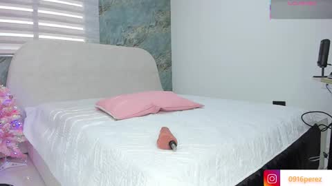 Snapshot of karla_wonderful chatting on 11.22.25 karolina online show from 11.22.25