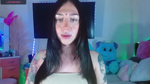 Snapshot of karla_zambrano chatting on 12.17.24 karla online show from 12.17.24