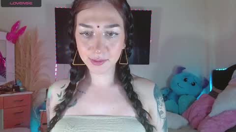 Snapshot of karla_zambrano chatting on 12.27.24 karla online show from 12.27.24