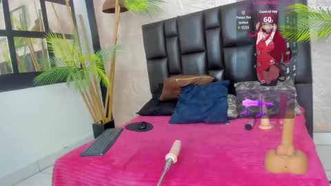 Snapshot of karlarusso chatting on 10.08.25 karlarusso online show from 10.08.25