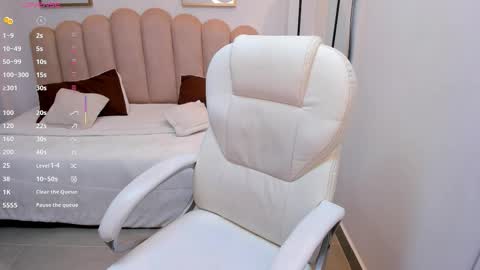 karliie kloss   online show from 11.17.25