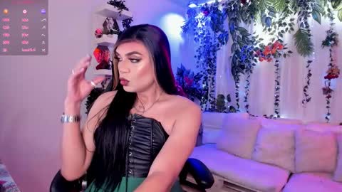 Snapshot of karol_elegance_ chatting on 12.18.25 karol online show from 12.18.25