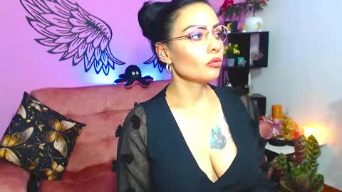 Snapshot of karol_kennedy chatting on 01.25.25 Karol Kenedy online show from 01.25.25