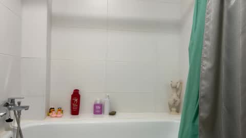 Snapshot of karol_loves chatting on 10.07.25 Karol online show from 10.07.25