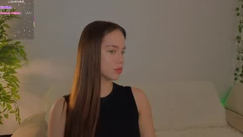 Snapshot of karoledemara chatting on 05.26.26 Molly online show from 05.26.26