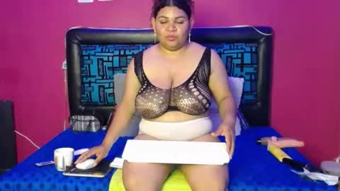 Snapshot of karolhot916 chatting on 11.12.25 karol online show from 11.12.25