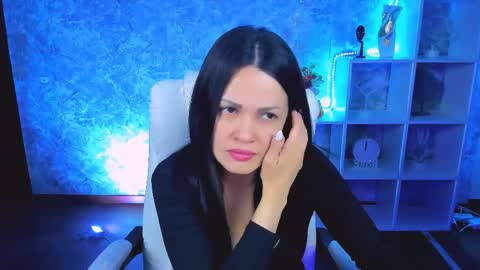 Karolina online show from 04.20.26