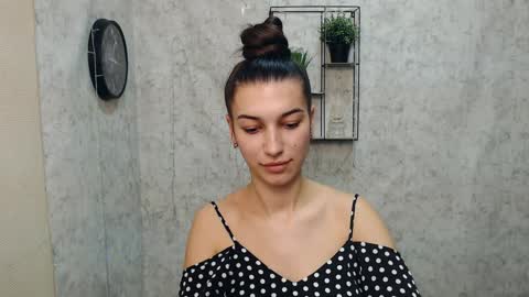 Karolina online show from 01.14.25