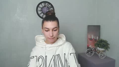 Karolina online show from 02.23.25