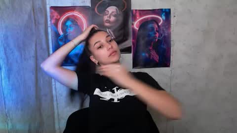 Karolina online show from 10.14.25