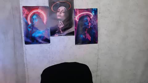 Karolina online show from 10.15.25