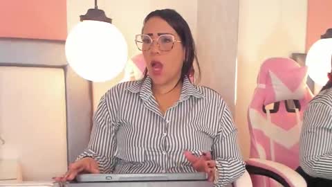 Snapshot of karolwest_ chatting on 11.29.25 karolwest_ online show from 11.29.25