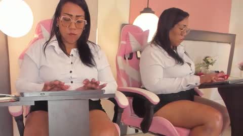 Snapshot of karolwest_ chatting on 12.02.25 karolwest_ online show from 12.02.25