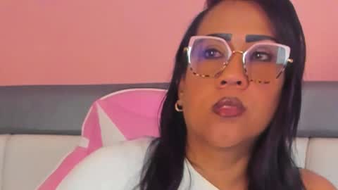 Snapshot of karolwest_ chatting on 12.15.25 karolwest_ online show from 12.15.25