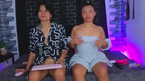 Snapshot of kasandraandsilvii chatting on 11.25.25 kasandraandsilvii online show from 11.25.25