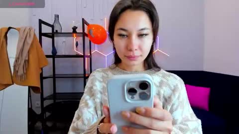 Snapshot of kat__cat chatting on 10.01.25 kat__cat online show from 10.01.25