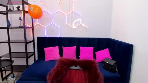 Snapshot of kat__cat chatting on 10.04.25 kat__cat online show from 10.04.25