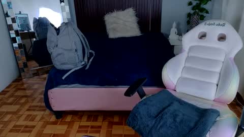 Snapshot of kataleya_29 chatting on 10.18.25 kate online show from 10.18.25