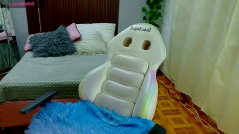 Snapshot of kataleya_29 chatting on 11.18.25 kate online show from 11.18.25