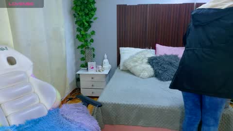 Snapshot of kataleya_29 chatting on 11.20.25 kate online show from 11.20.25