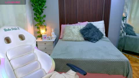 Snapshot of kataleya_29 chatting on 11.22.25 kate online show from 11.22.25