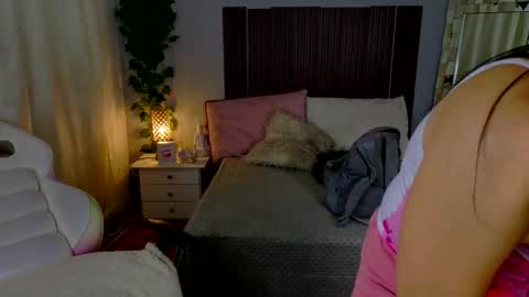 Snapshot of kataleya_29 chatting on 11.27.25 kate online show from 11.27.25