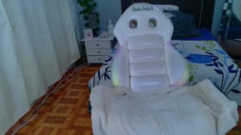 Snapshot of kataleya_29 chatting on 12.01.25 kate online show from 12.01.25