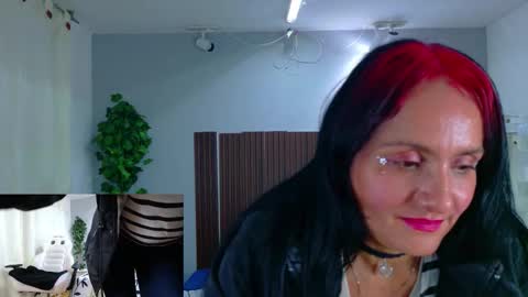 Snapshot of kataleya_29 chatting on 12.15.25 kate online show from 12.15.25