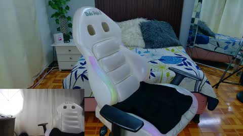 Snapshot of kataleya_29 chatting on 12.15.25 kate online show from 12.15.25