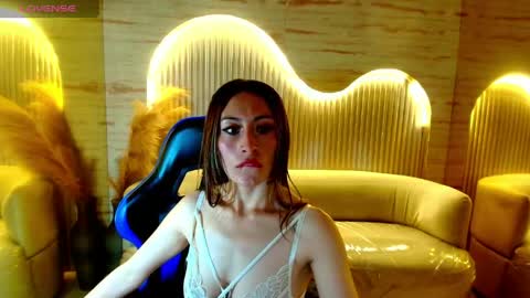 Snapshot of katalina_r chatting on 05.14.26 Katalina online show from 05.14.26