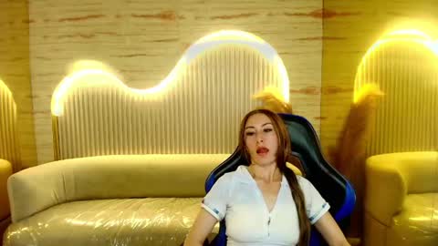Snapshot of katalina_r chatting on 05.20.26 Katalina online show from 05.20.26