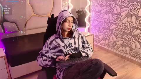 Snapshot of katana_tay chatting on 11.08.25 katana_tay online show from 11.08.25