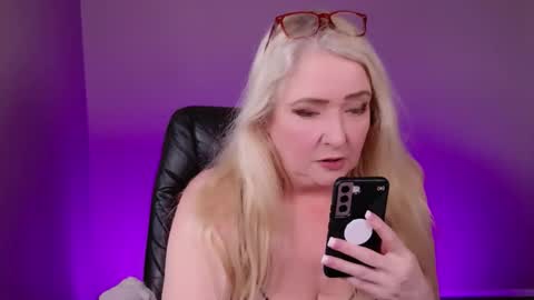 Kat D Sinclair online show from 12.21.25