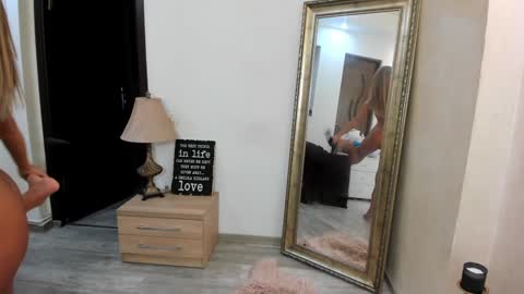 Snapshot of kate_belle chatting on 01.10.25 Kate online show from 01.10.25