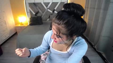 kate_lawrence_ online show from 02.14.25