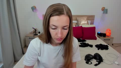 Snapshot of kate_redgar chatting on 09.17.25 kate_redgar online show from 09.17.25