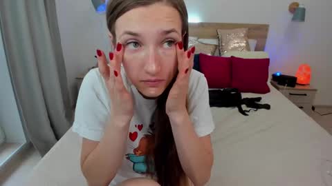 Snapshot of kate_redgar chatting on 09.18.25 kate_redgar online show from 09.18.25