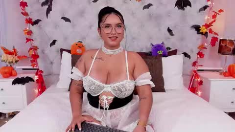 kateanderss online show from 10.21.25