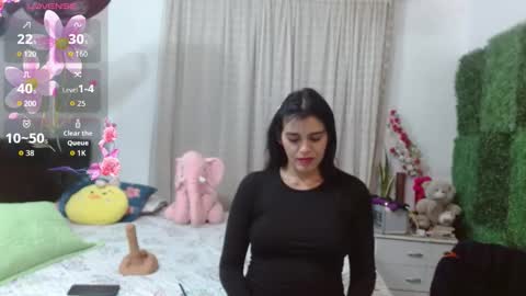 Snapshot of kateangelly chatting on 10.29.25 kateangelly online show from 10.29.25