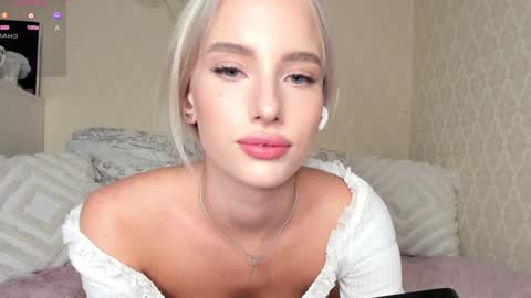 Snapshot of katebremar chatting on 01.21.25 online show from 01.21.25