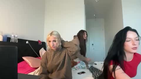 kateharperr online show from 11.19.25