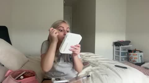 kateharperr online show from 12.14.25